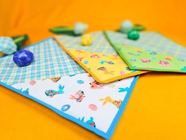Baumwollstoff - Happy Easter - kleine Hasen - weiss